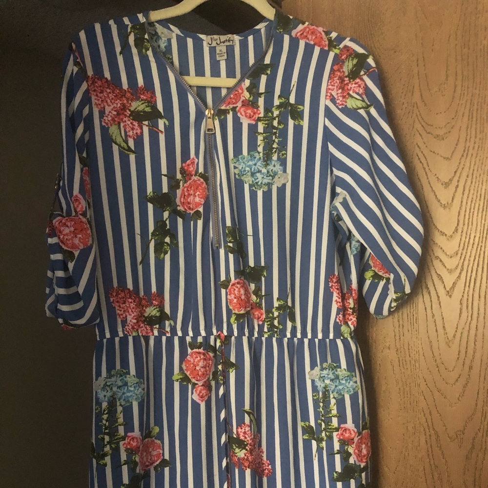 Cute dress, Blue w white stripes, floral print!